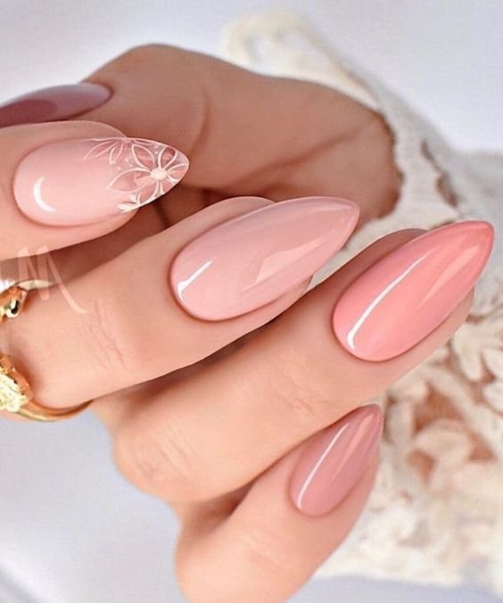 almond nails